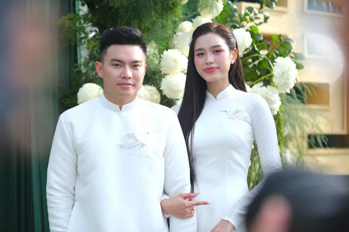 Hình ảnh trong lễ ăn hỏi của Hoa hậu Đỗ Thị Hà và thiếu gia Quảng Trị | Báo  Dân trí