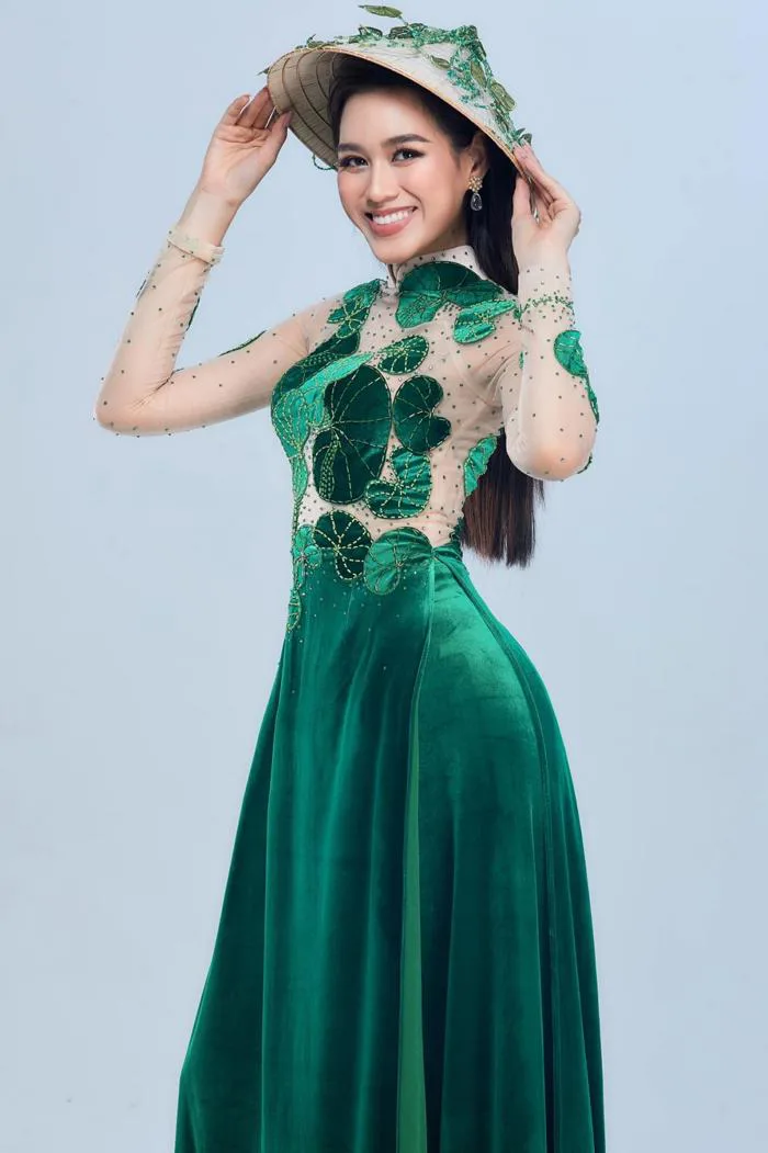 Hoa hậu Đỗ Thị Hà diện áo dài 
