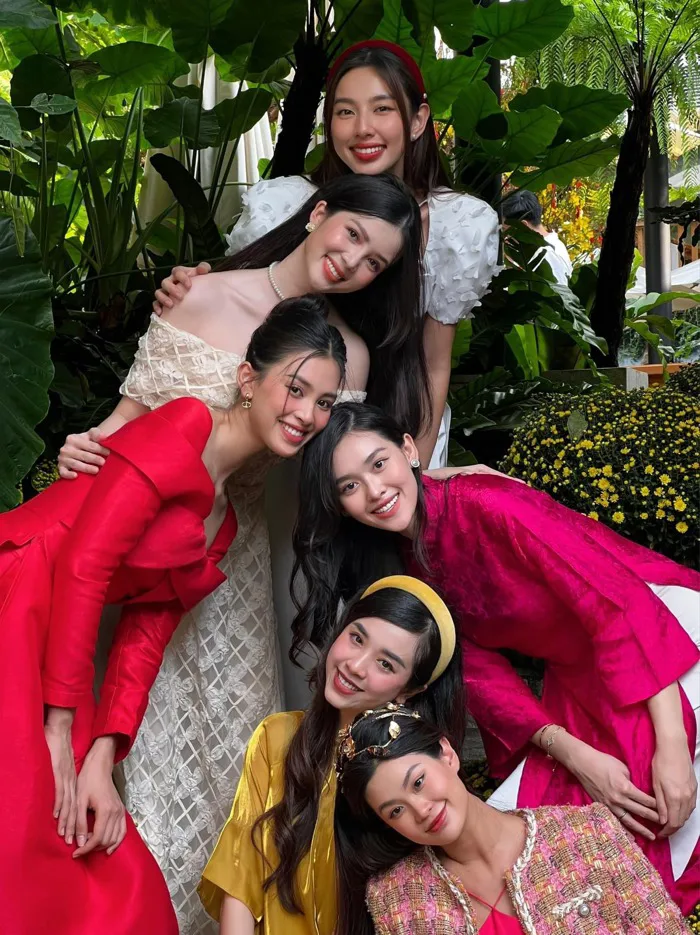 Khung hình hội tụ toàn nàng hậu nổi tiếng, nhan sắc rạng rỡ ngày cận Tết