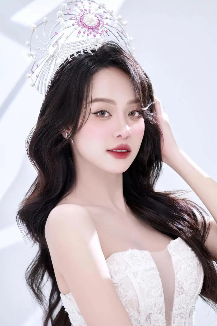 Hoa hậu Ý Nhi, Thanh Thủy gây chú ý trên trang chủ cuộc thi nhan sắc quốc tế