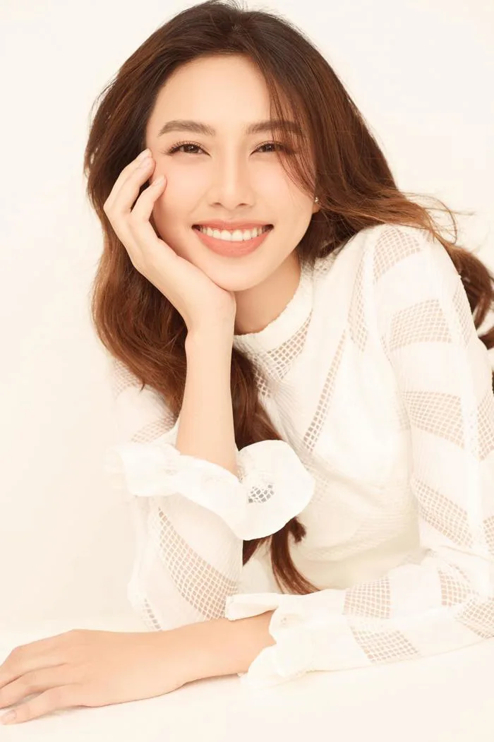 Hành trình thay đổi nhan sắc của Hoa hậu Nguyễn Thúc Thuỳ Tiên: Từ ngây thơ  ngọt ngào đến sắc sảo quyến rũ
