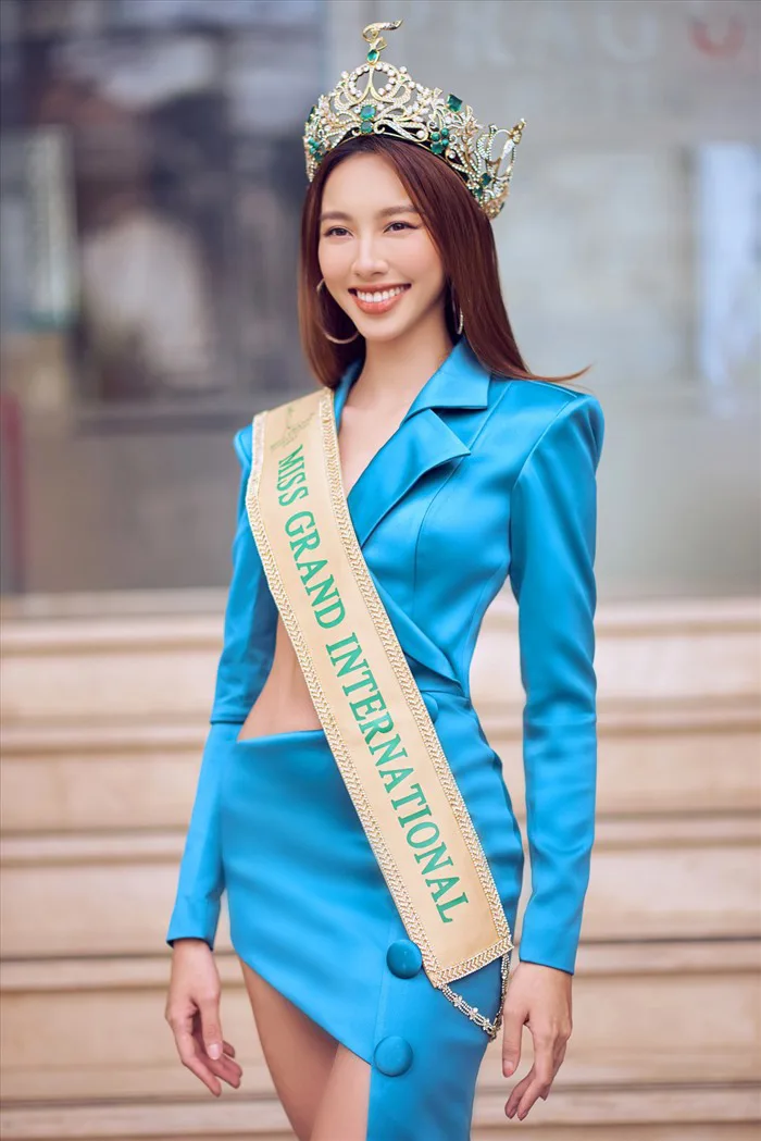 Hình ảnh đầu tiên của Hoa hậu Hòa bình Quốc tế Thùy Tiên tại Việt Nam