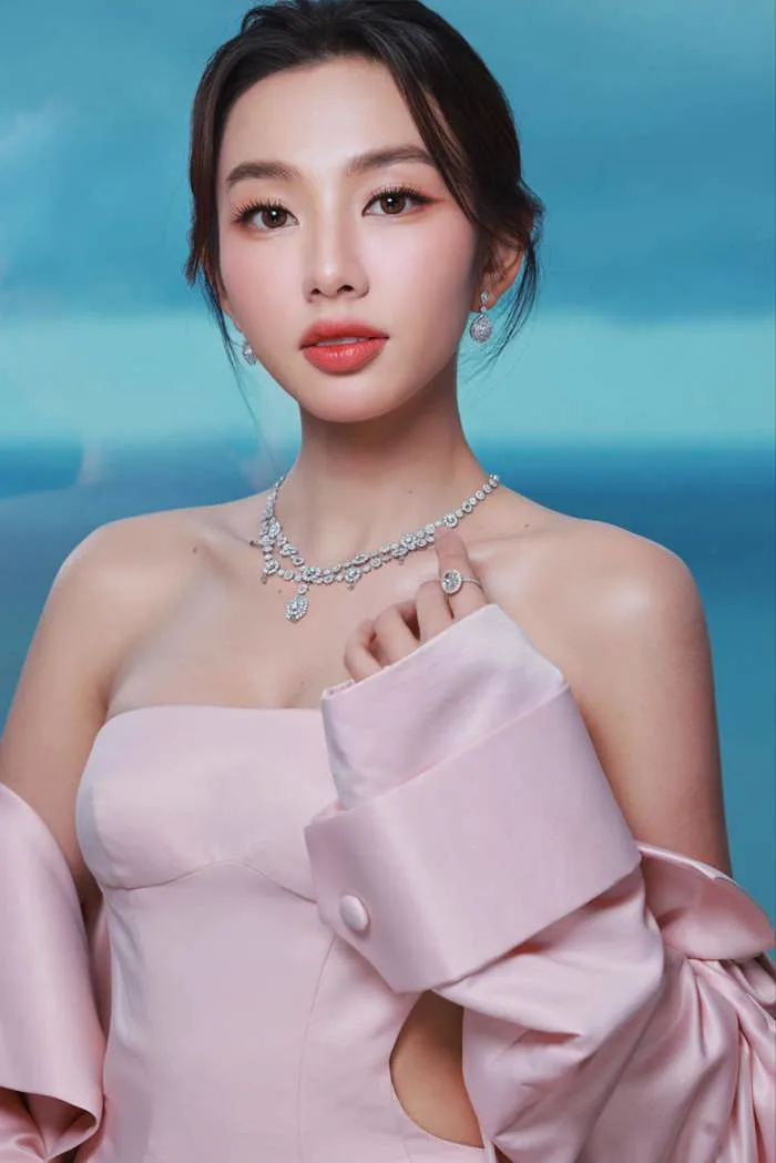 Hoa hậu Thùy Tiên nói điều bất ngờ sau màn đọ sắc với bạn diễn của Song Hye  Kyo