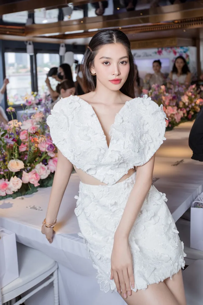 Nhan sắc hút ánh nhìn của Hoa hậu Tiểu Vy trong loạt ảnh mới