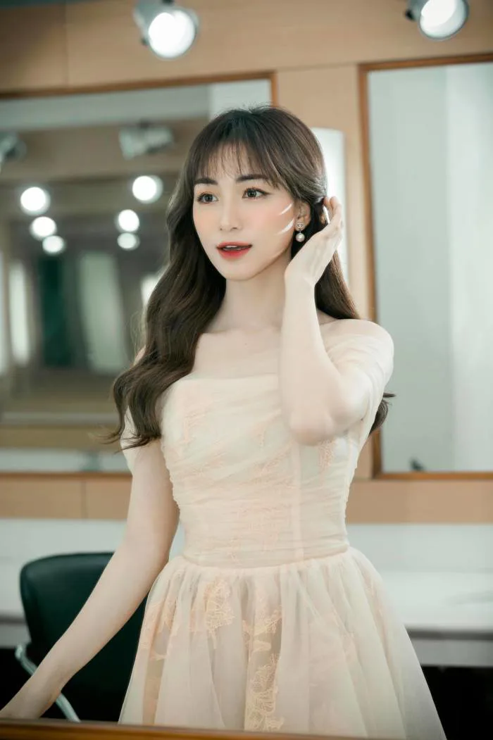 Hòa Minzy ủng hộ 100 triệu đồng chống dịch ở quê nhà - Báo Người Lao Động