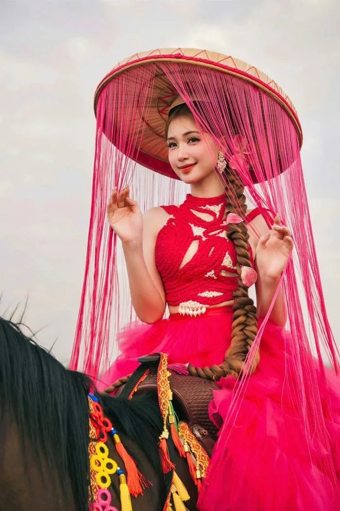 Bắc Bling' của Hòa Minzy cán mốc 100 triệu lượt xem