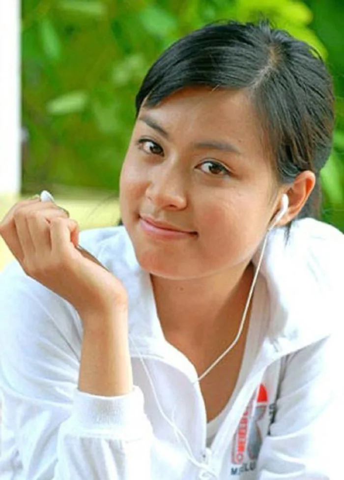 Nhan sắc thay đổi ngày càng xinh đẹp, gợi cảm của Hoàng Thùy Linh