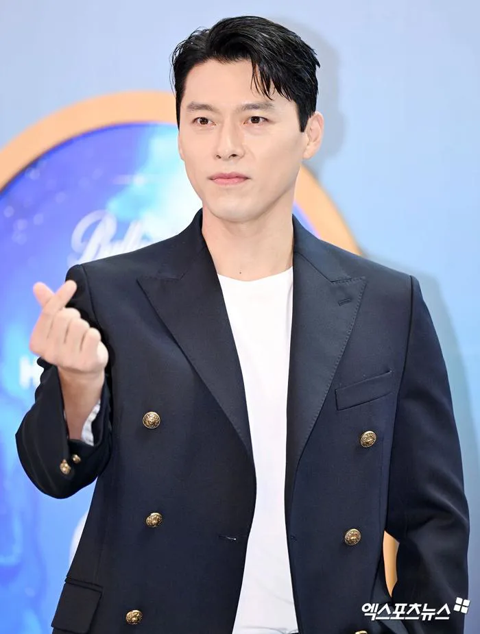 Hyun Bin được khen 'đẹp như tạc tượng' - Báo VnExpress Giải trí