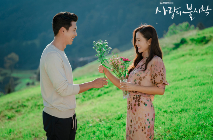 Loạt bom tấn nổi tiếng của cặp đôi Hyun Bin và Son Ye Jin