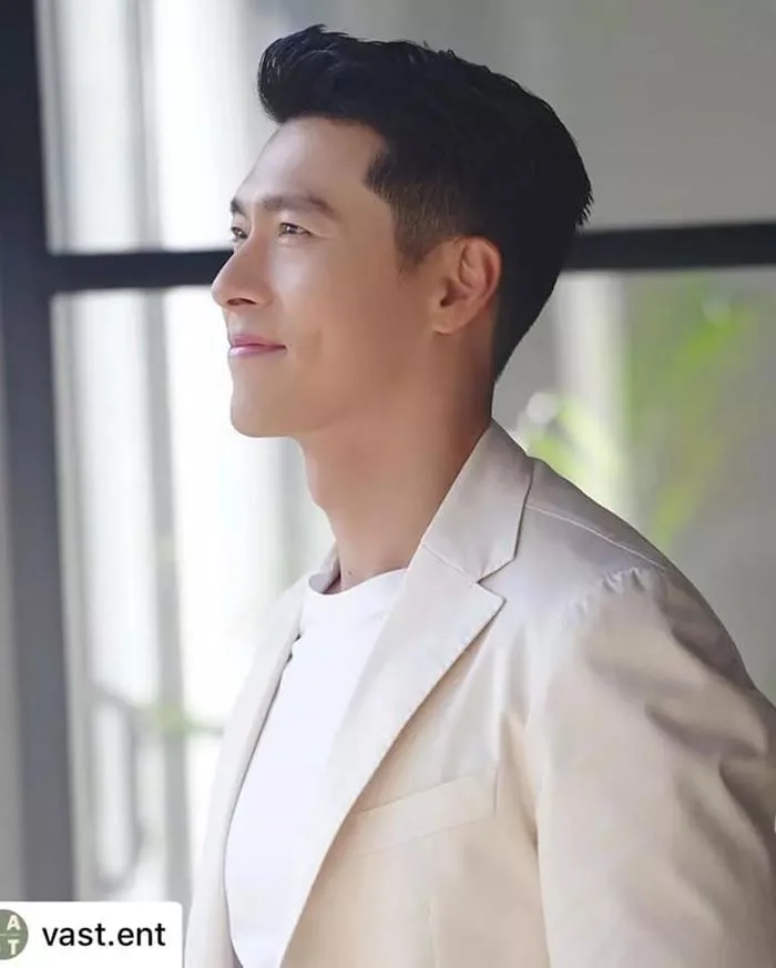Hyun Bin diện suit trắng cực phẩm chụp ảnh cưới với Son Ye Jin?