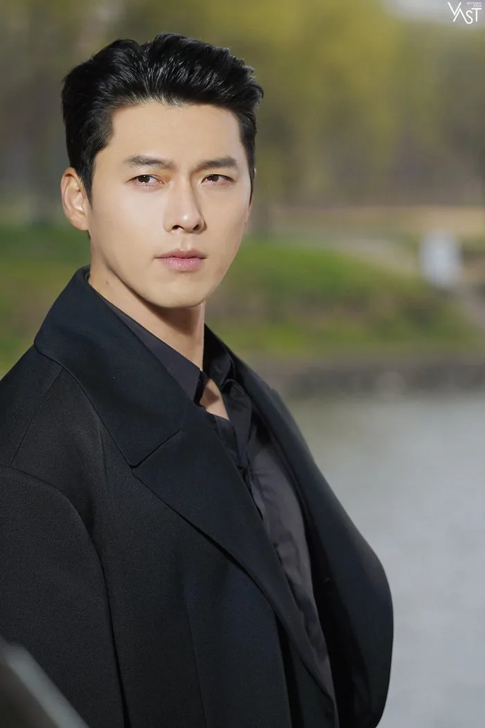 Hyun Bin khoe ngoại hình 