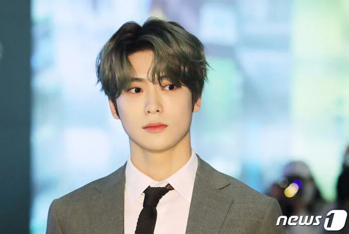 10 idol Kpop gây sốt với loạt ảnh báo chụp đẹp như ảnh fansite - BlogAnChoi