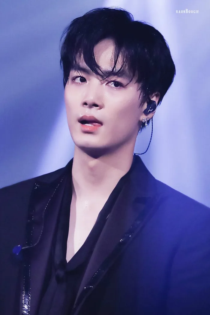 BXH 10 nam idol đẹp tự nhiên của Kpop: YG và JYP bị SM lấn át, No.1 thuộc về nam thần BTS nhưng là ai?