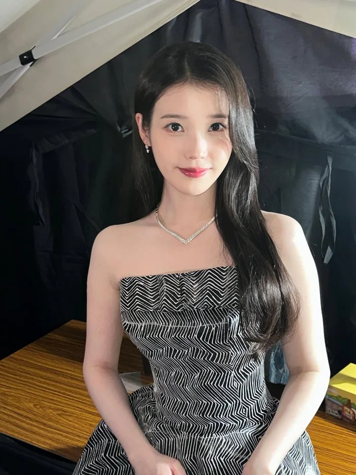 Ngỡ ngàng chuyện IU 'vượt mặt' mỹ nhân phim Hậu duệ mặt trời - Saostar.vn