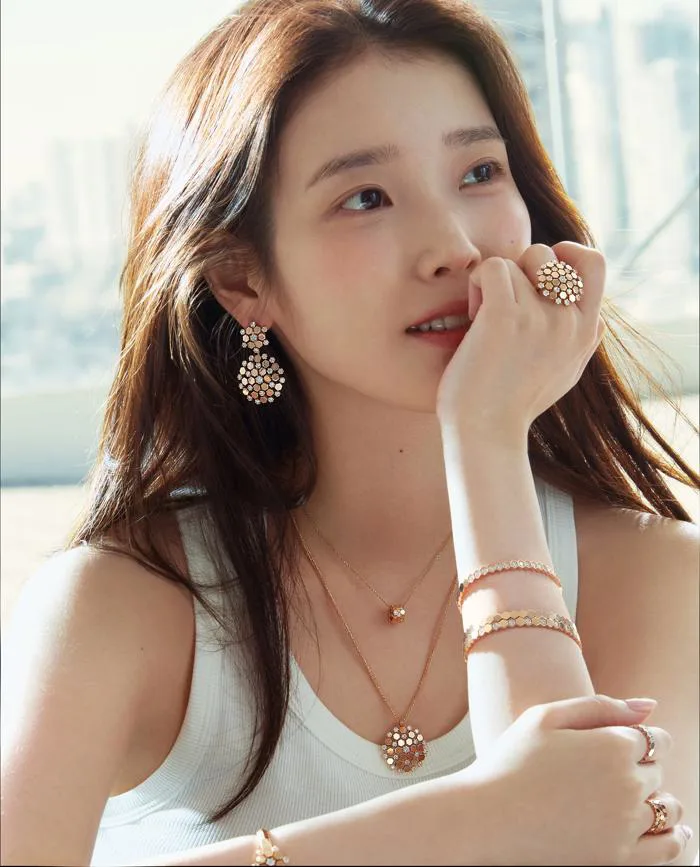 IU: Nhan sắc 'vạn người mê' cùng sự nghiệp thăng hoa ở tuổi 32