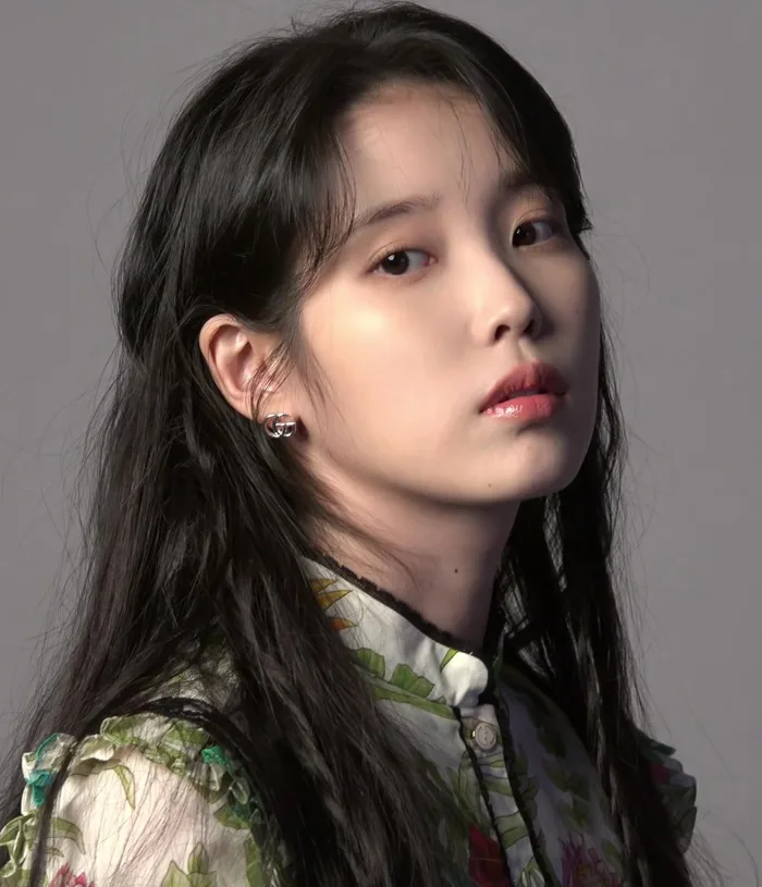 Tập tin:IU posing for Marie Claire Korea March 2022 issue 03.jpg –  Wikipedia tiếng Việt