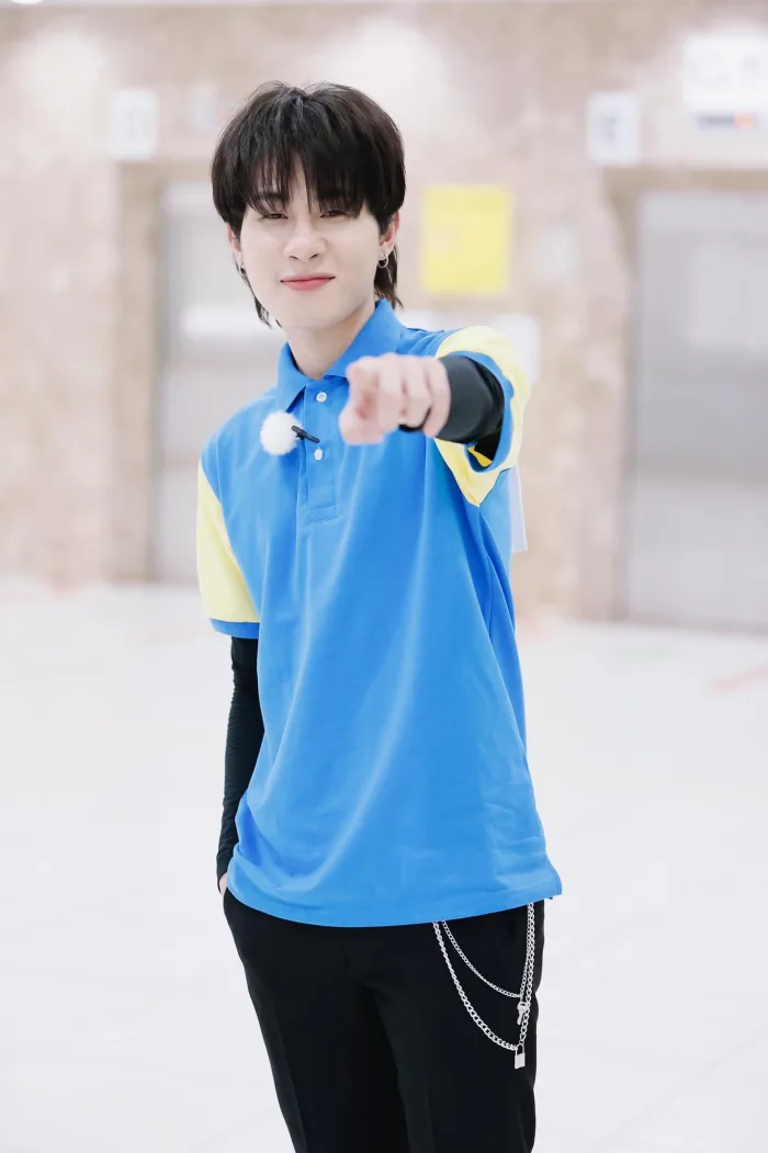Xuất hiện ảnh Jack ngồi thẫn thờ 1 mình trong lúc các thành viên Running  Man đang tụ tập để ghi hình