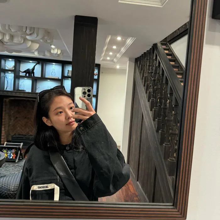 Jennie (BLACKPINK) hút triệu like khi khoe ảnh chụp trước nhà hàng Việt Nam
