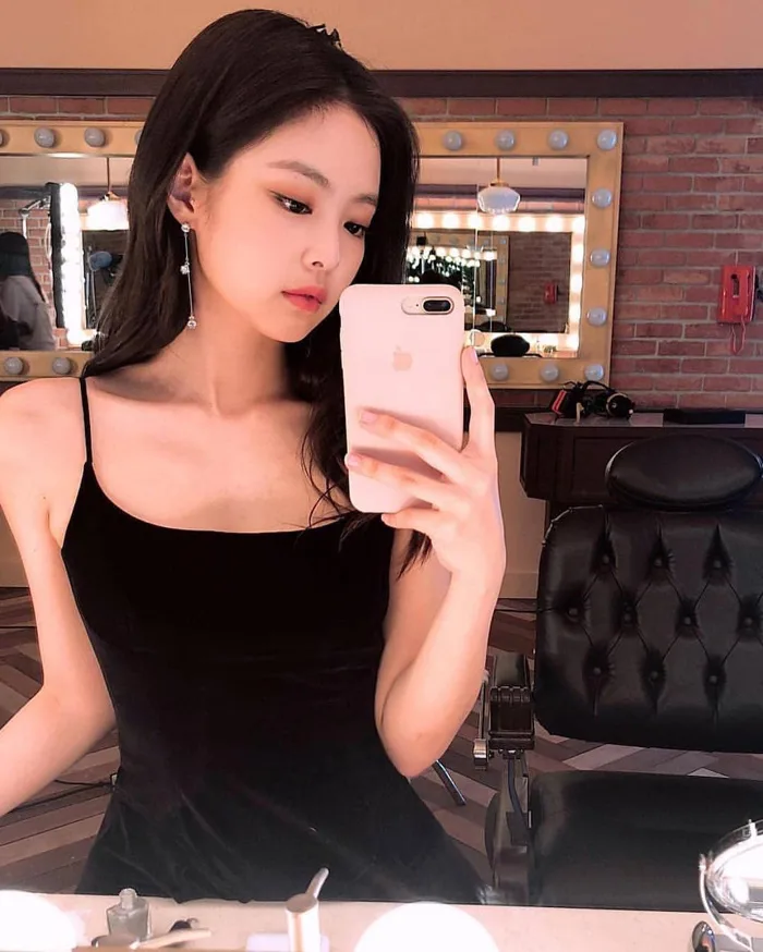 Jennie (BLACKPINK) đúng là nữ hoàng selfie của Kbiz: Muôn hình vạn trạng, đạt đến level cứ up hình đều gây bão