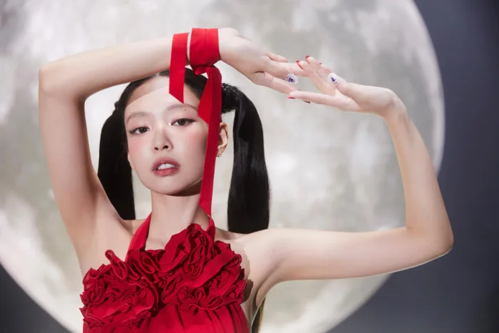 Jennie (BLACKPINK) diện thương hiệu đến từ Việt Nam trong MV mới