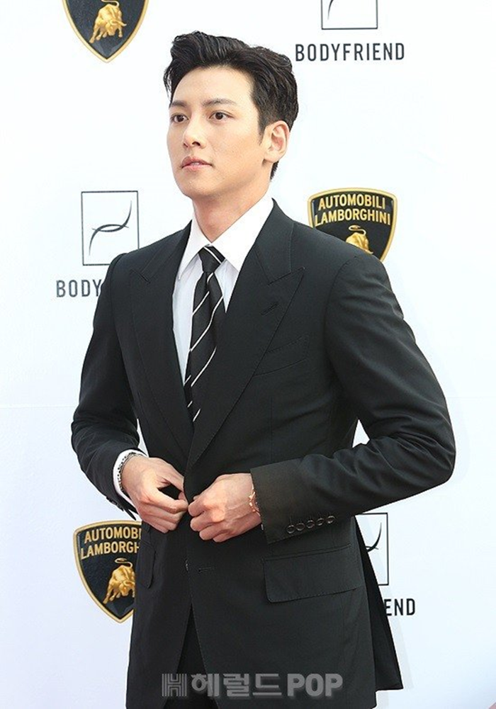 Ji Chang Wook gây náo loạn sự kiện: Như tổng tài siêu điển trai, thần thái bá đạo bước ra từ cảnh phim!