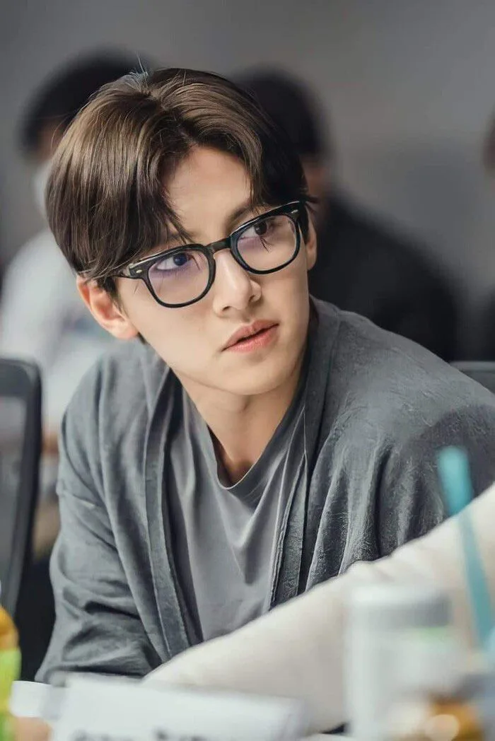 Tìm ra couple nhan sắc hoàn hảo nhất Kbiz: Ji Chang Wook và nữ thần Hậu Duệ Mặt Trời sóng đôi, visual