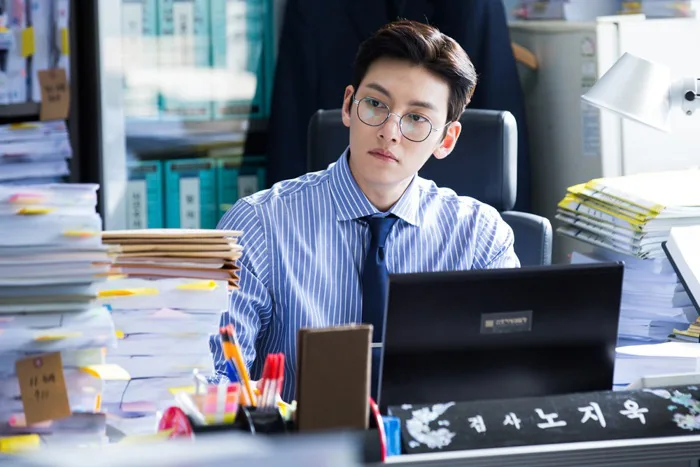 Ji Chang Wook xuất hiện đầy đạo mạo khiến gái đẹp 