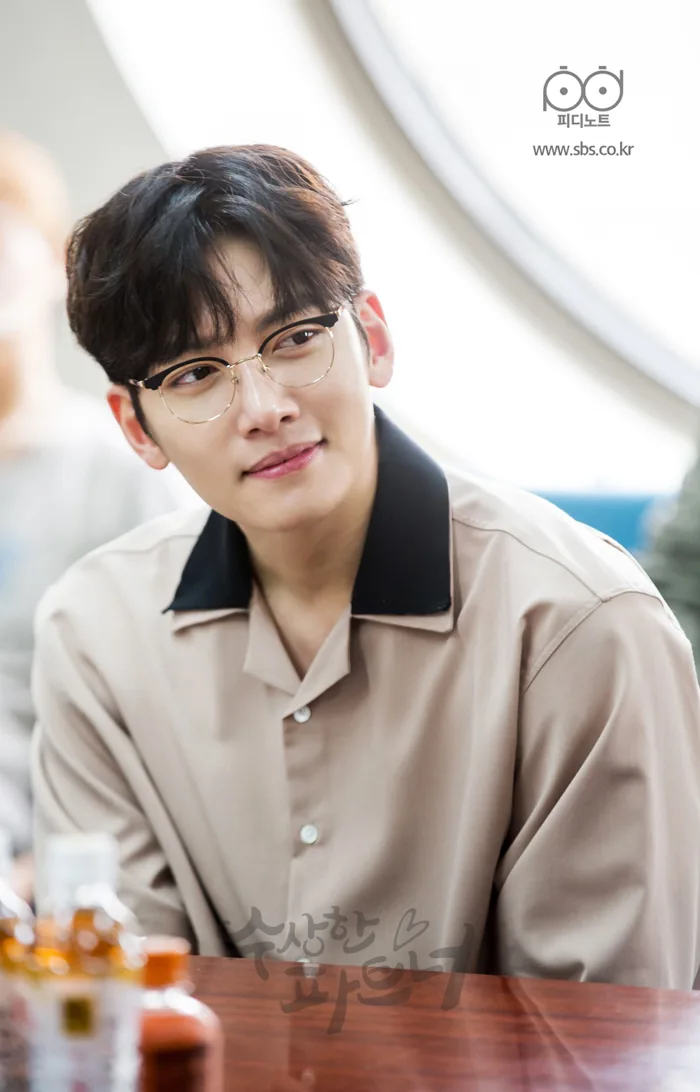 Ji Chang Wook siêu điển trai và đáng yêu bên bạn diễn phim mới
