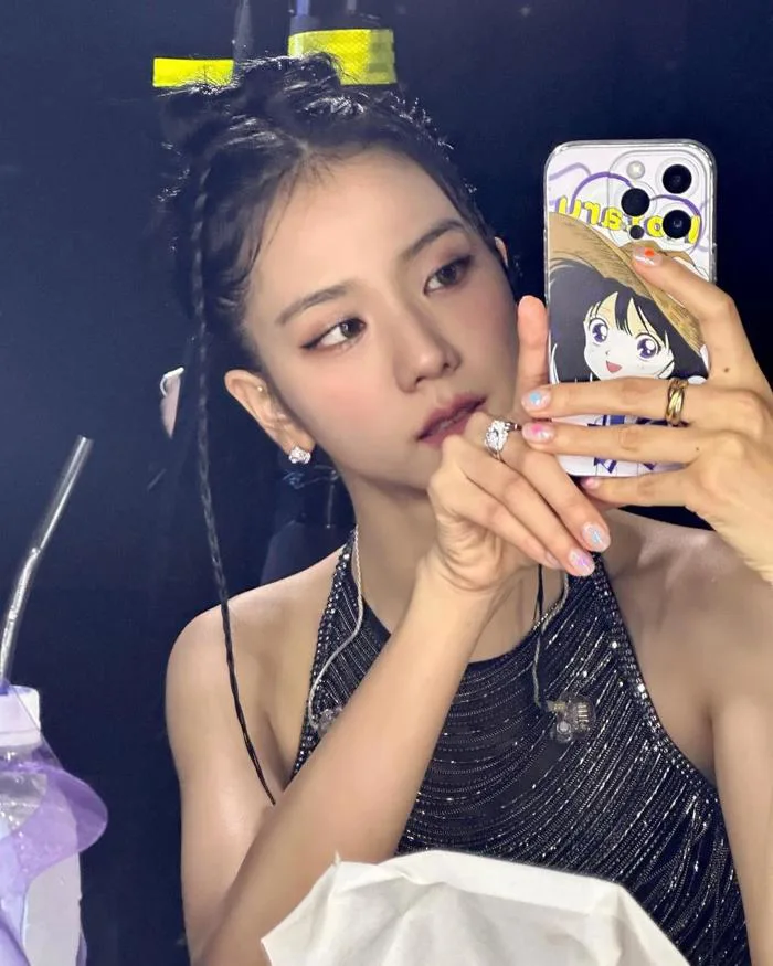 Blackpink đăng ảnh đội nón, nhảy 