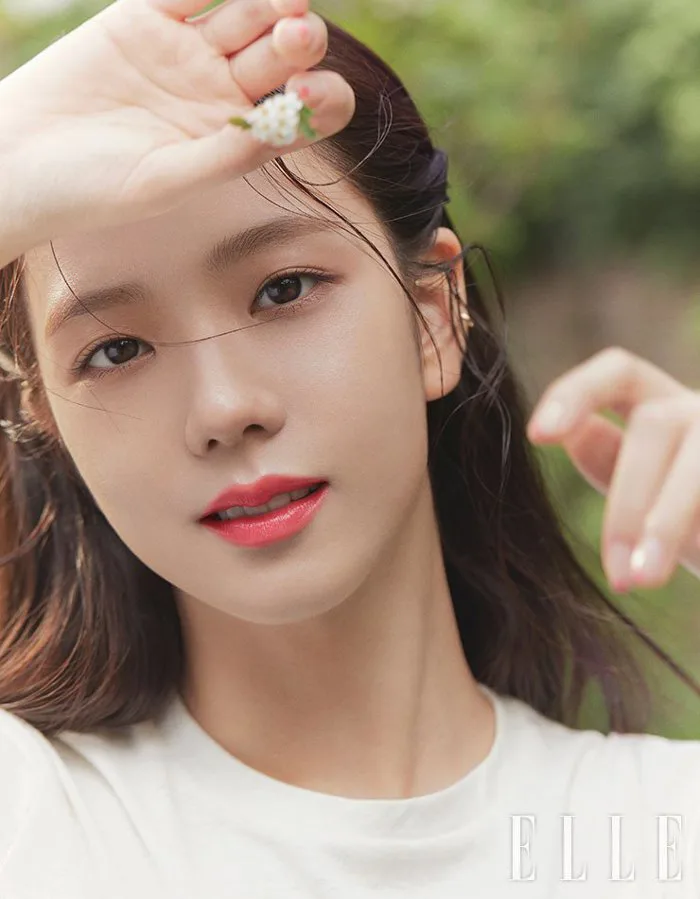 Jisoo (Black Pink) xinh đẹp tựa 'nữ thần mùa hè'