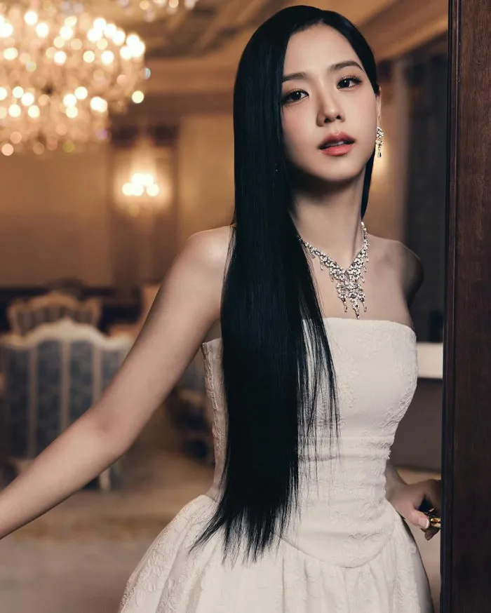 2 bức ảnh khiến Jisoo (BLACKPINK) bị cả MXH tấn công