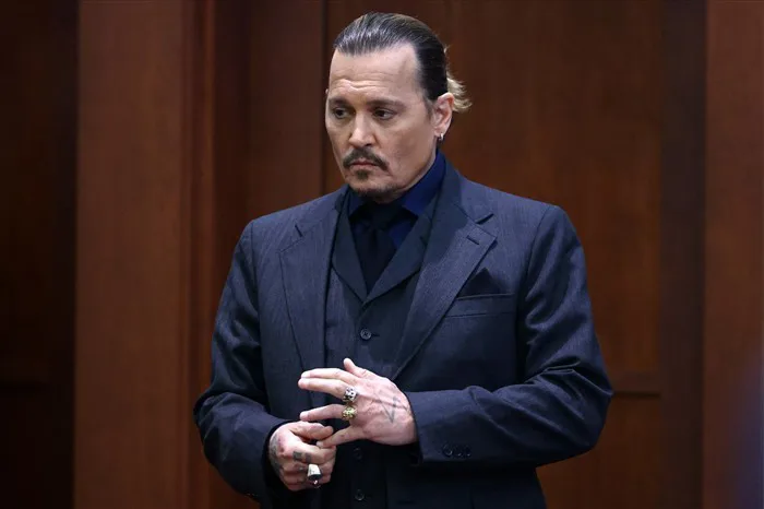 Chuyện Johnny Depp - người đàn ông bị bạo hành đằng sau phiên tòa triệu USD