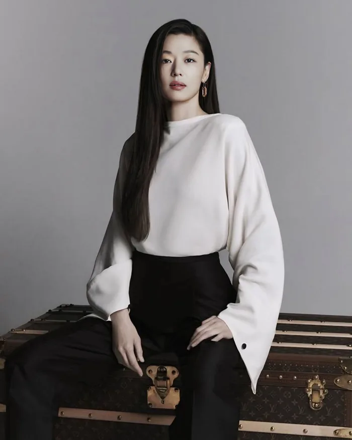 Điều gì đưa Jun Ji Hyun trở thành nữ thần không tuổi của phim ảnh và thời trang Hàn Quốc? Điều gì đưa Jun Ji Hyun trở thành nữ thần không tuổi của phim ảnh và thời trang Hàn Quốc?