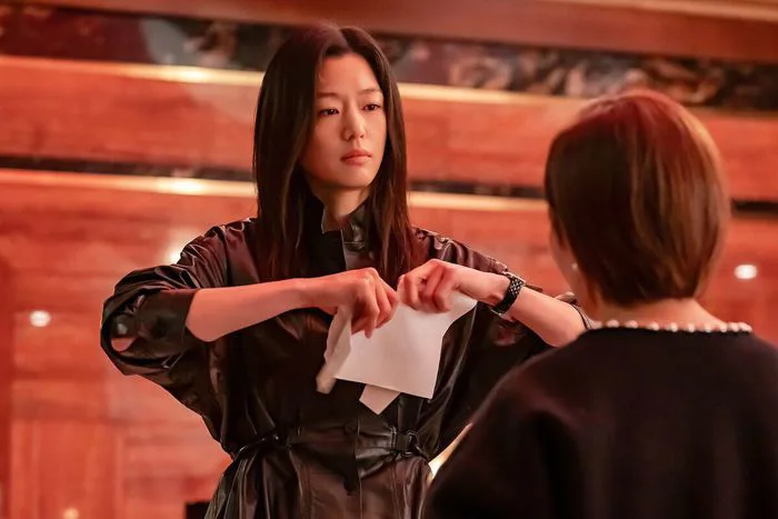 Lý do mợ chảnh Jun Ji Hyun sụp đổ hình tượng ở Trung Quốc Lý do mợ chảnh Jun Ji Hyun sụp đổ hình tượng ở Trung Quốc