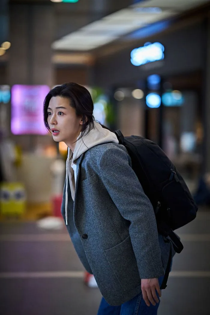 Jun Ji Hyun trải lòng về danh tiếng, tuổi tác và lần đầu đến Cannes Jun Ji Hyun trải lòng về danh tiếng, tuổi tác và lần đầu đến Cannes