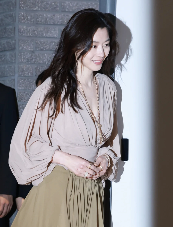 Jun Ji Hyun được coi như biểu tượng thời trang tại Hàn Quốc | Báo Dân trí Jun Ji Hyun được coi như biểu tượng thời trang tại Hàn Quốc | Báo Dân trí