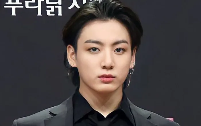 Cận cảnh cánh tay xăm kín hình của Jungkook (BTS) - Saostar.vn