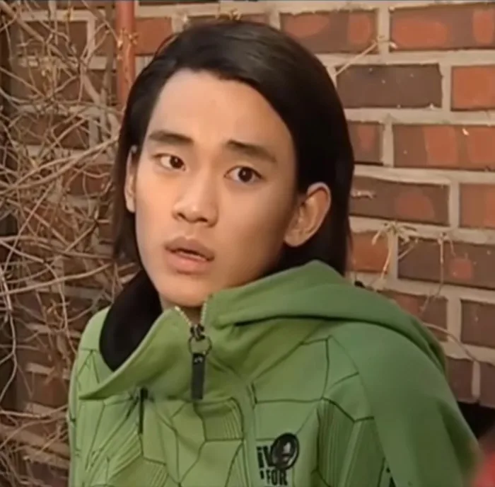 Kim Soo Hyun bị “đào lại” ảnh thời xấu trai sau khi gây bão về ngoại hình ở  “Nữ hoàng nước mắt”
