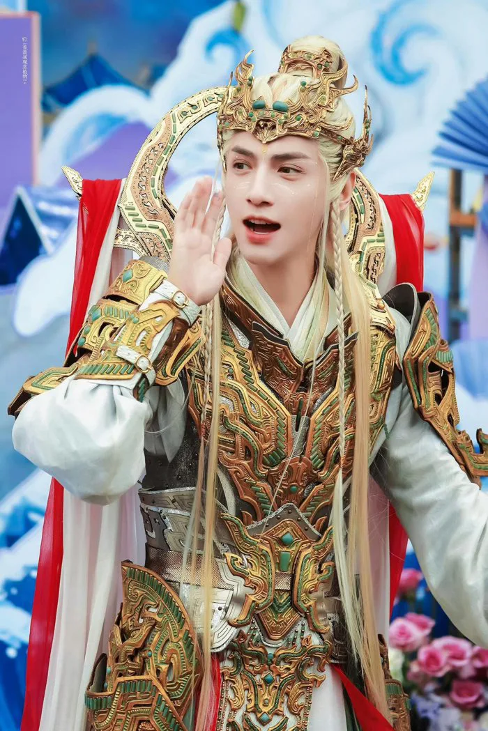 La Vân Hi khoe nhan sắc đẹp vô thực