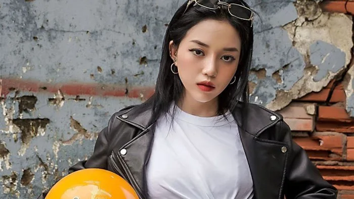 Hot streamer Linh Ngọc Đàm khoe đường cong hút vạn like