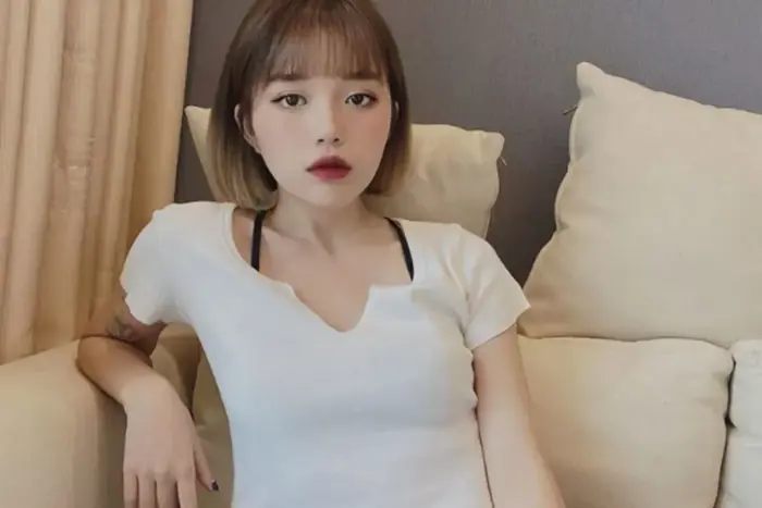 Linh Ngọc Đàm - Nữ streamer xinh đẹp và tài năng