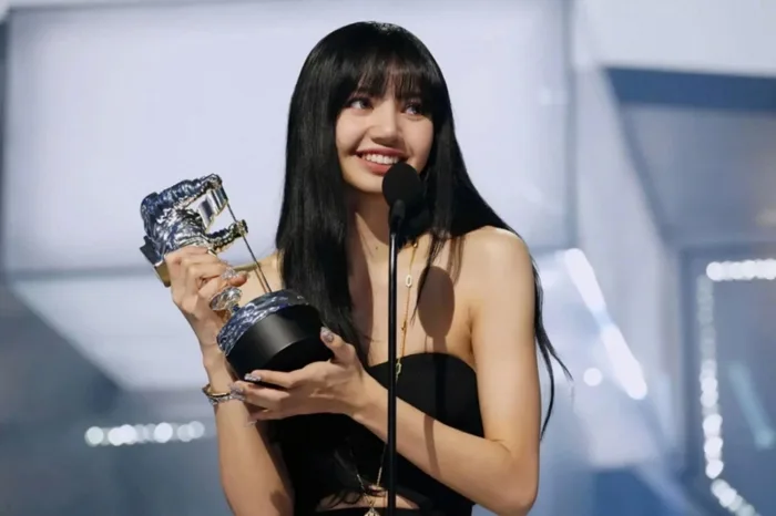 Bộ sưu tập ảnh Lisa Blackpink mới nhất cực dễ thương