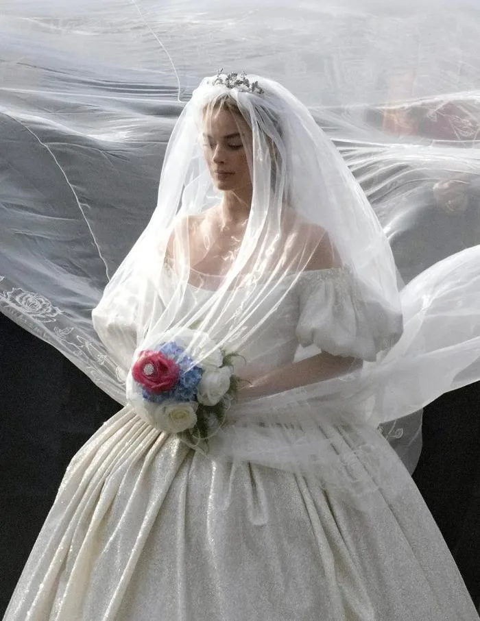 Margot Robbie: Biểu tượng quyến rũ của Hollywood | ELLE