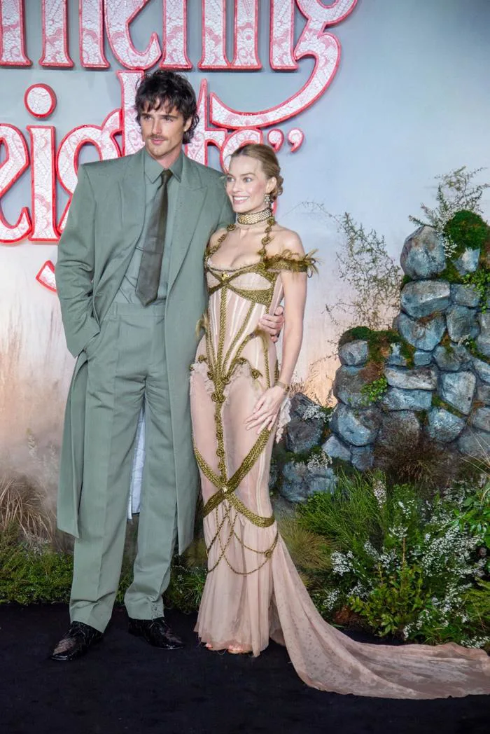 Margot Robbie diện váy áo cảm hứng 'Đồi gió hú' - Báo VnExpress Giải trí