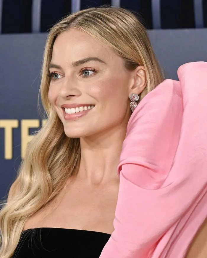 Margot Robbie và 10 khoảnh khắc trang sức kim cương đáng nhớ nhất - Tuổi  Trẻ Online