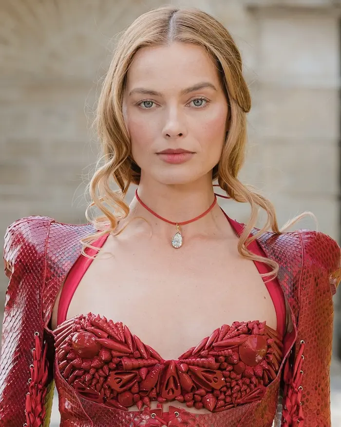 Margot Robbie và 10 khoảnh khắc trang sức kim cương đáng nhớ nhất