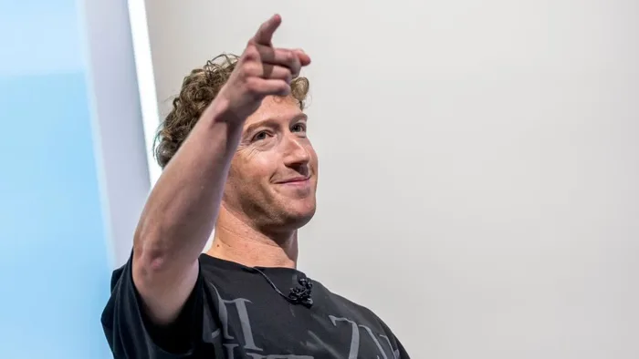 Hành động lạ của Mark Zuckerberg