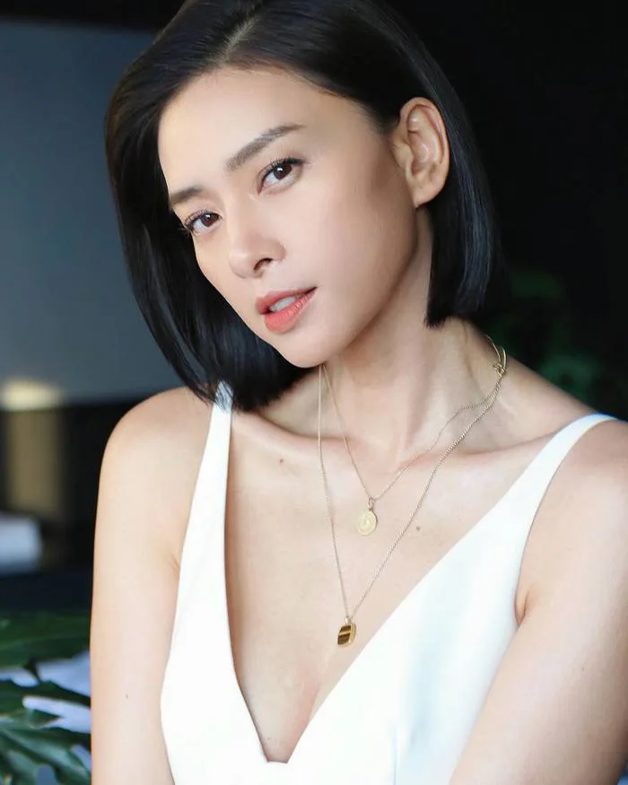 Ngô Thanh Vân trẻ trung ở tuổi 45 với phong cách thời thượng