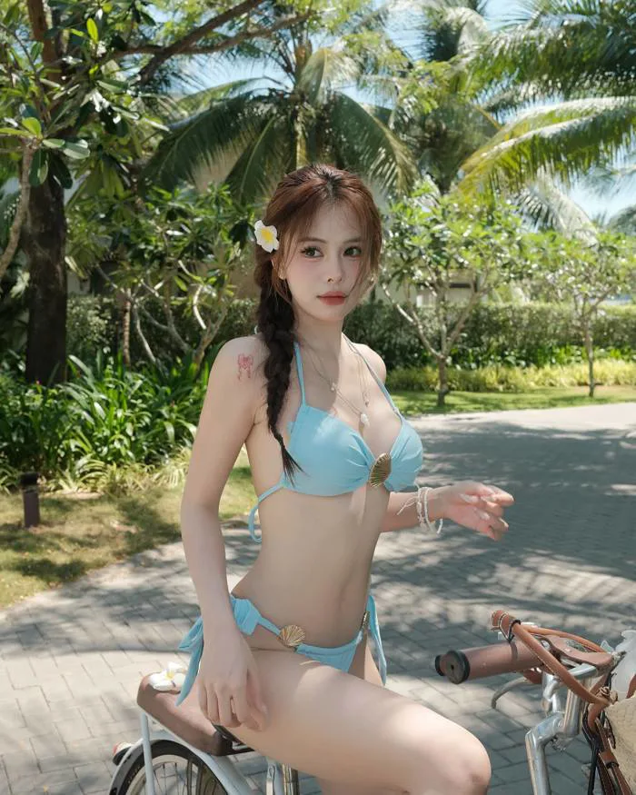 Xả suộc loạt ảnh nóng bỏng của dàn gái xinh nổi tiếng: Đường đua bikini  2025, căng!