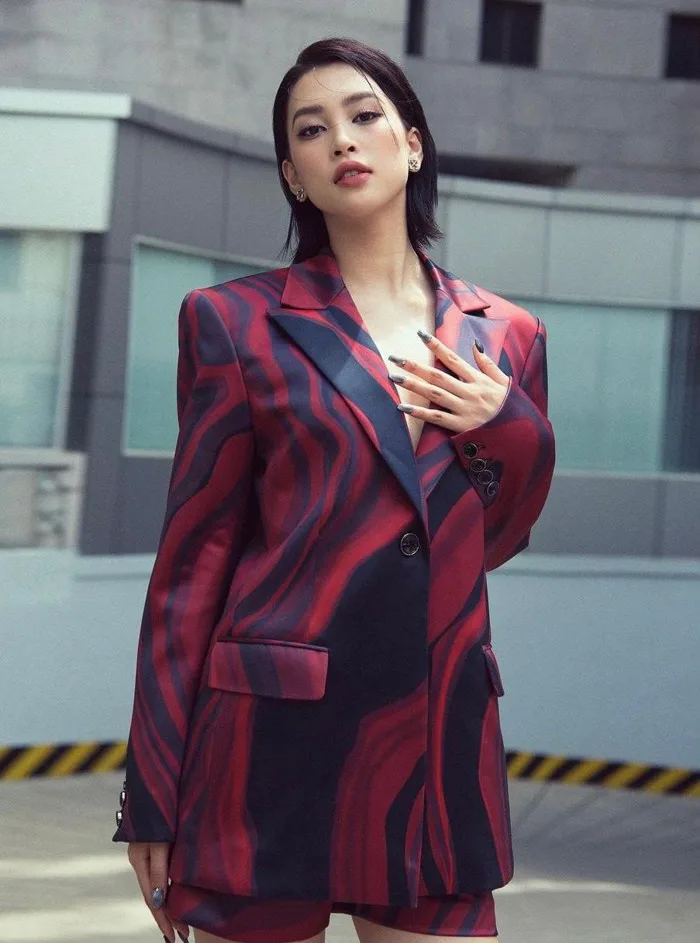Mỹ nhân Việt diện vest: Hoa hậu Thùy Tiên quyền lực, Midu chuộng style  thanh lịch